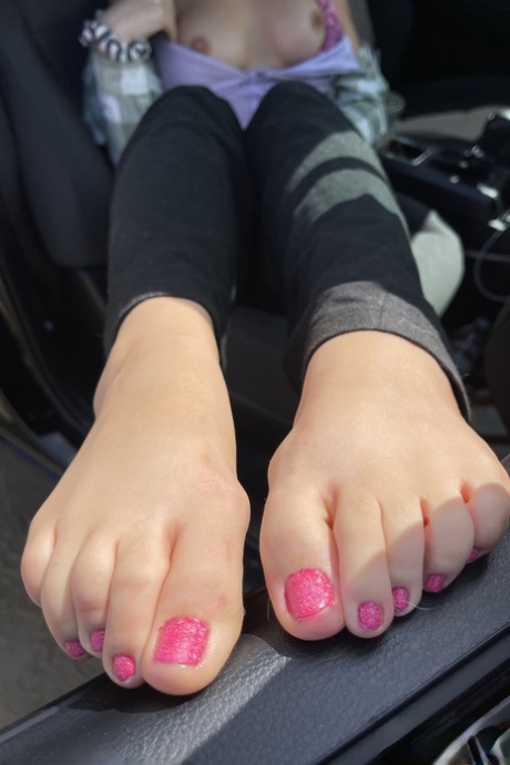 long toes perfect picture