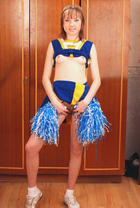 cheerleader upskirt porno pics