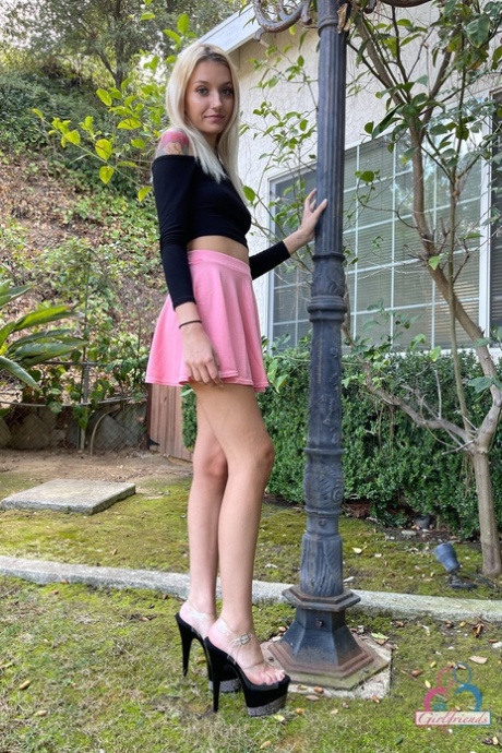 青い目のフェラチオ セクシーヌード 写真