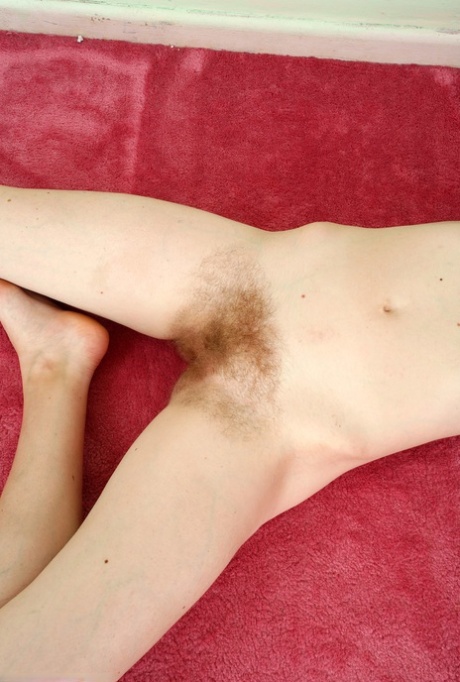 hairy teen spreading free xxx pic