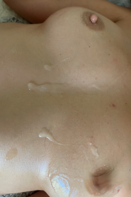 お腹に射精 セクシーヌード 写真