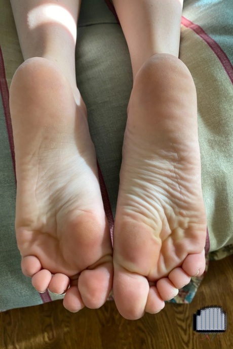 feet close up top photo