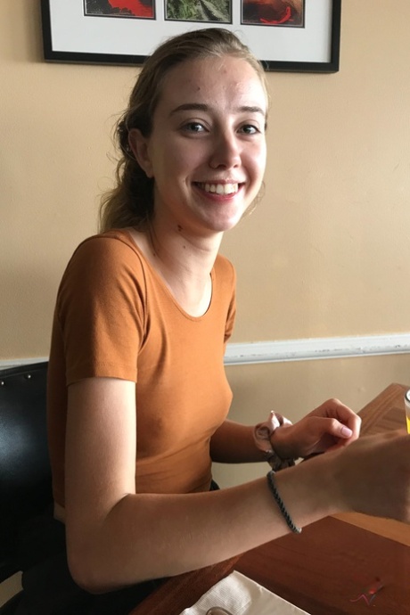 vysoký hubený teenager sexy zdarma archiv