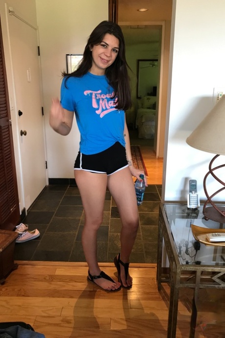 Olivia Lua star porn pics