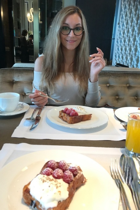 узкие очки голое порно изображение