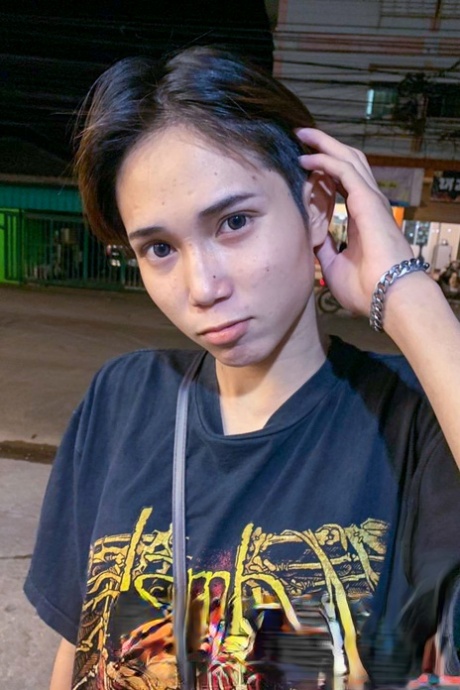 tiener ladyboy behoorlijk exclusief afbeelding