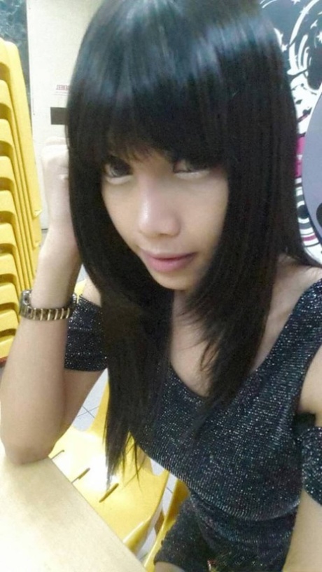 petite ladyboy gratuit sympa photo