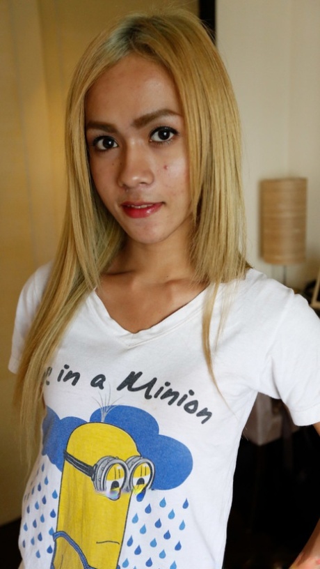 petite ladyboy joli des photos