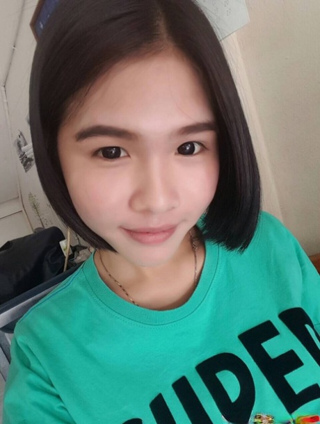 liten ladyboy sexy pene foto