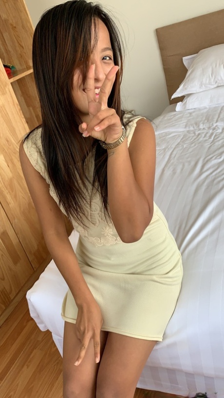 petite asian nude photo