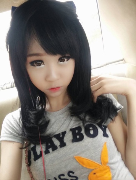 liten ladyboy exklusiv hög kvalitet bilder