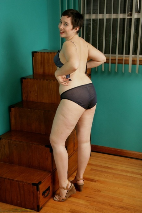 chubby hairy mature exclusive images