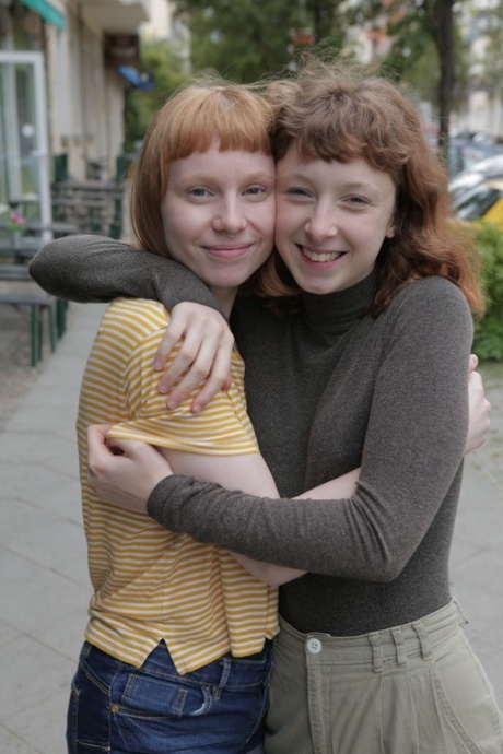dünne Lesben xxx akt fotos
