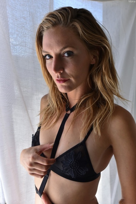 small tits milf adult img