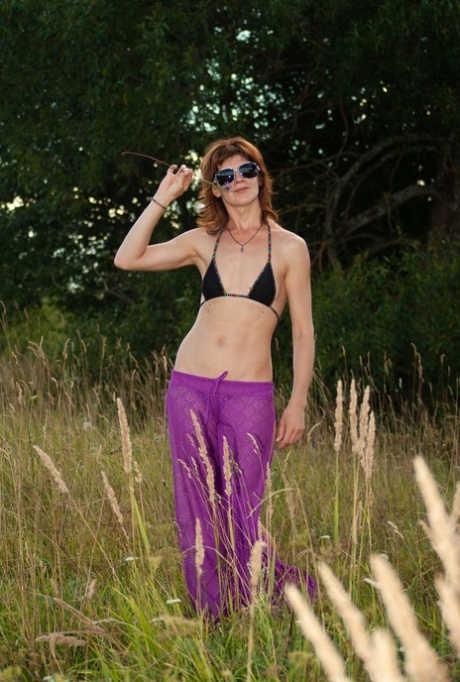 milf à poitrine plate pornographique sympa des photos