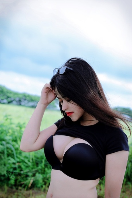 巨乳ブルネット セクシーxxx 写真