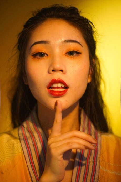 asiatisches Gesicht nackte fotos