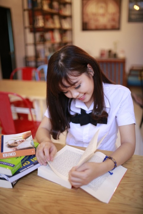 asian schoolgirl sexy gallery