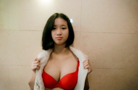 asiatico con i capelli corti sesso superiore img