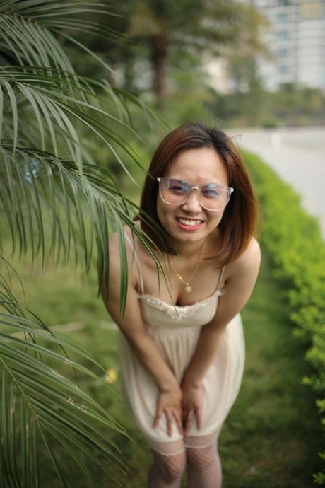 asian glasses nude pic