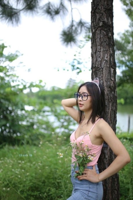 asian glasses hot naked photos