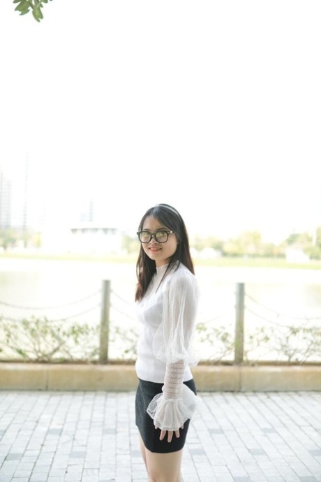 asian glasses sexy nudes gallery
