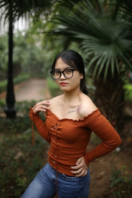 jeans asiatici bei nudi fotografie