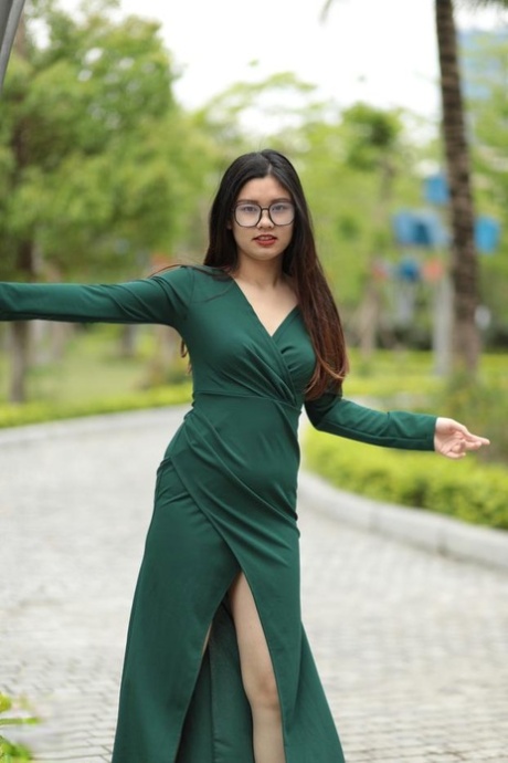 亚洲服饰 裸體 圖片