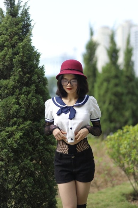 déshabillage asiatique parfait érotique galerie