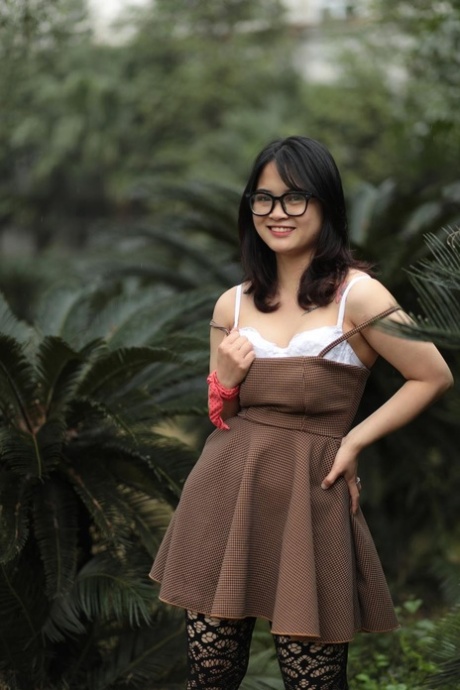 asian glasses hot naked pic