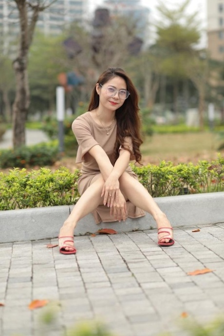 asian glasses hot picture
