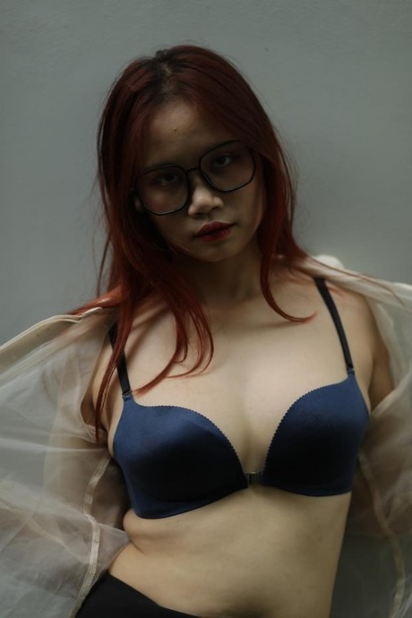 bra free nude pictures