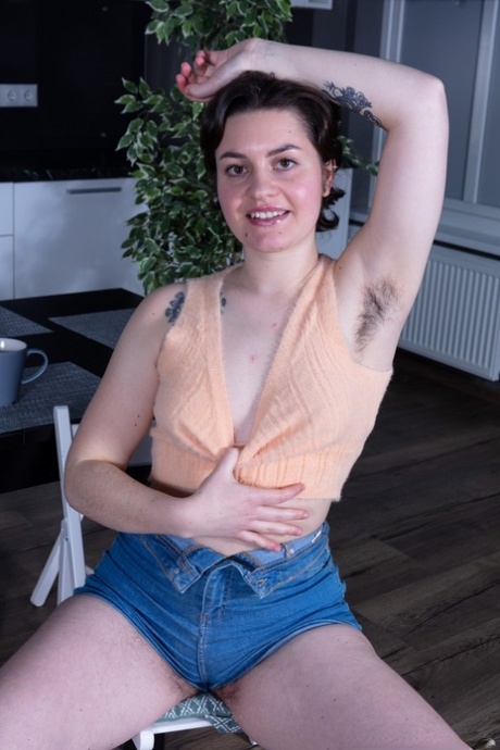 cheveux courts et potelés porno de haute qualité collection