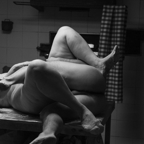 bbw 跨种族 美麗的裸體 圖片