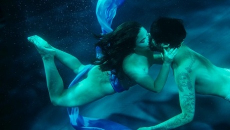 sous leau nus image