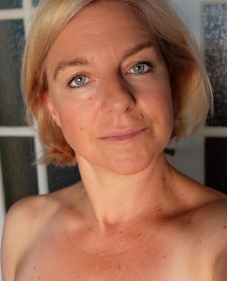 mature solo beautiful naked photo
