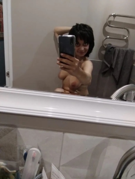 selfie de una milf hermosa alta definición archivo