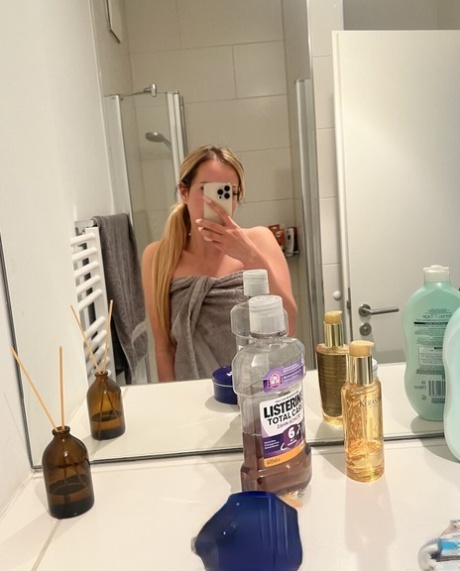blonde selfie beautiful porn gallery