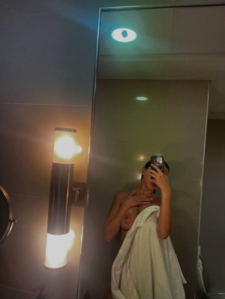 big tits selfie art porn pic