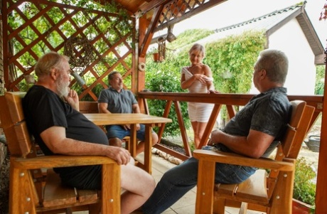 sexo grupal de avós quente foto