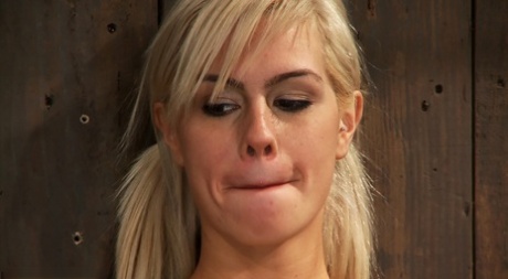Blondine bdsm heiße akt bilder