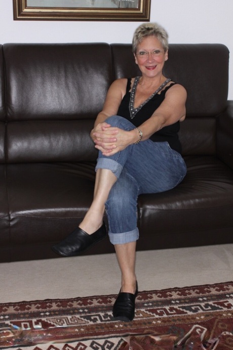 nonna dai capelli corti xxxart img