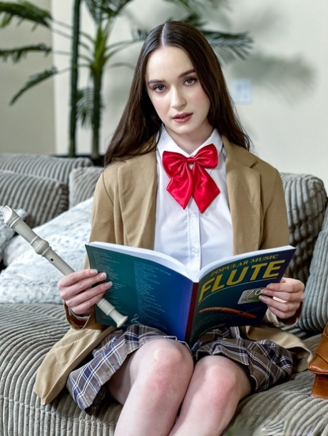 pale brunette top photo