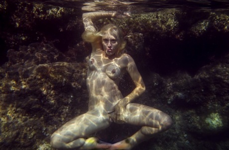 sous leau art pornographique archive