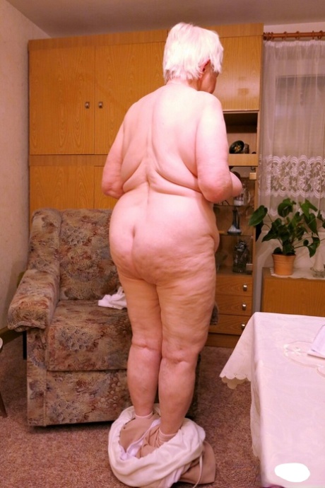 very old granny naked pictures