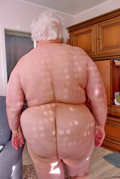 old fat granny art nude pic