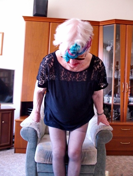 very old granny porn img