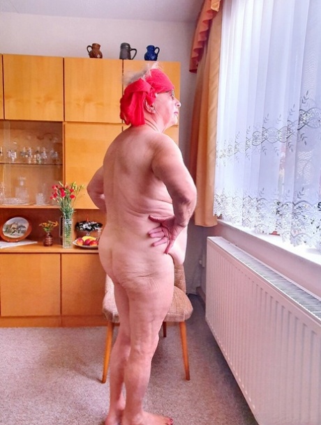 babičky s povislými prsy horký fotky