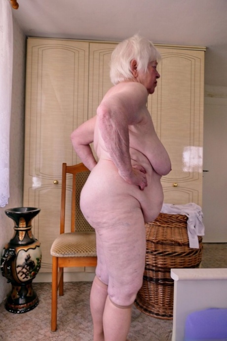 grand-mère aux gros seins porno sympa galerie