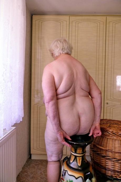 grand-mère penchée xxx adulte des photos